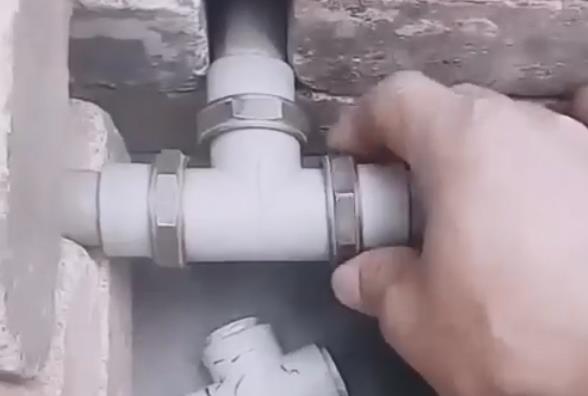 ppr三通怎么換視頻分享,老師傅竟用一個(gè)管件就解決了! ppr三通怎么換視頻分享,老師傅竟用一個(gè)管件就解決了!